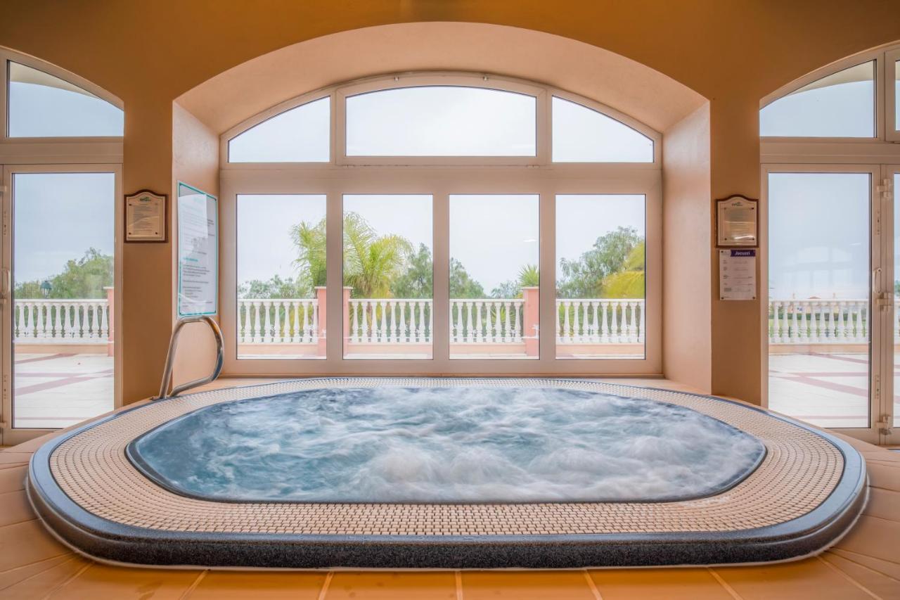 ボアヴィスタ ゴルフ&スパ リゾート ラゴス エクステリア 写真 A whirlpool bath