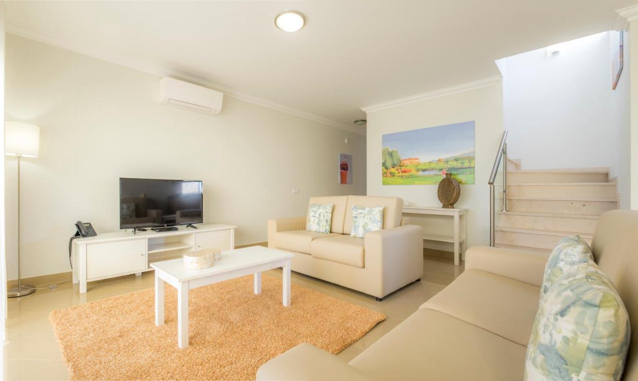 ボアヴィスタ ゴルフ&スパ リゾート ラゴス エクステリア 写真 A living room in a typical apartment